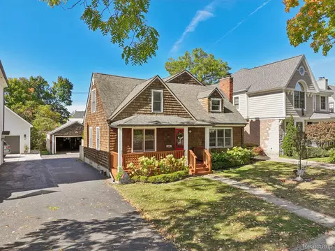 549 Lakeview Ave, Birmingham, MI 48009