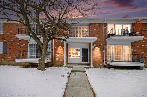 426 Fox Hills Dr N #A5, Bloomfield Hills, MI 48304