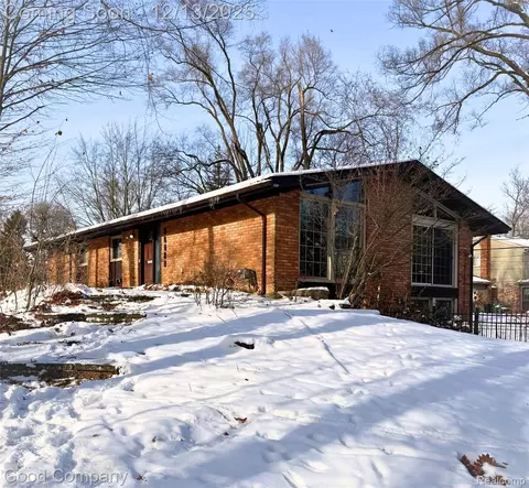 30080 Highmeadow Rd, Farmington Hills, MI 48334