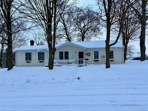 41 Charles St, Hillsdale, MI 49242