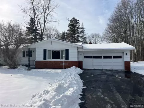 4291 Parker Rd, Fort Gratiot, MI 48059
