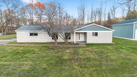 9240 Allen Rd, Independence, MI 48348