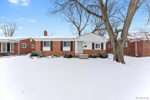 27319 Kennedy St, Dearborn Heights, MI 48127