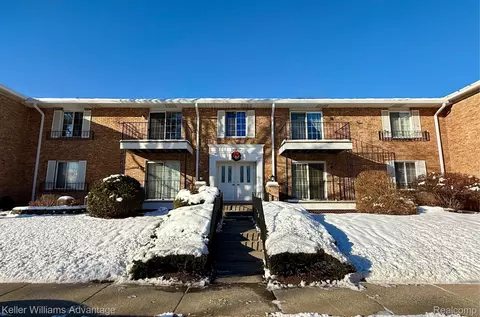 30709 Shiawassee Rd #71, Farmington, MI 48336