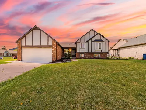 3550 Kirkton Dr, Sterling Heights, MI 48310
