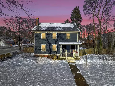 1119 E Maple Rd, Birmingham, MI 48009