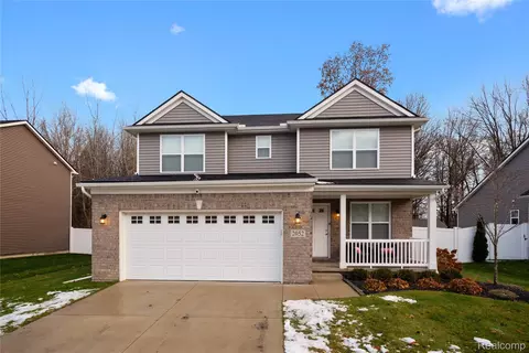 2052 Teton Ave, Monroe, MI 48162