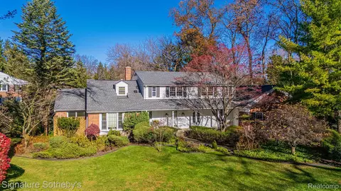130 Denbar Rd, Bloomfield Hills, MI 48304