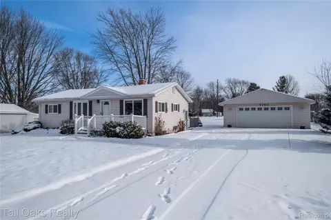 7101 Anna St, Grand Blanc, MI 48439