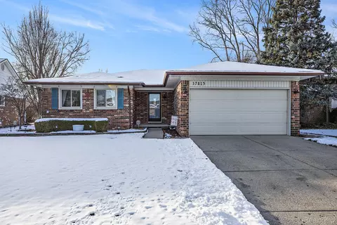 37815 Streamview Dr, Sterling Heights, MI 48312