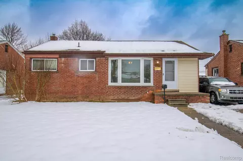 216 Helen St, Garden City, MI 48135