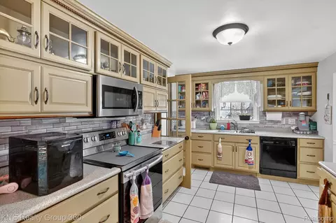 721 E Broad St, Chesaning, MI 48616