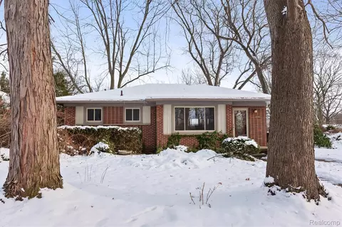 42583 Five Mile Rd, Plymouth, MI 48170