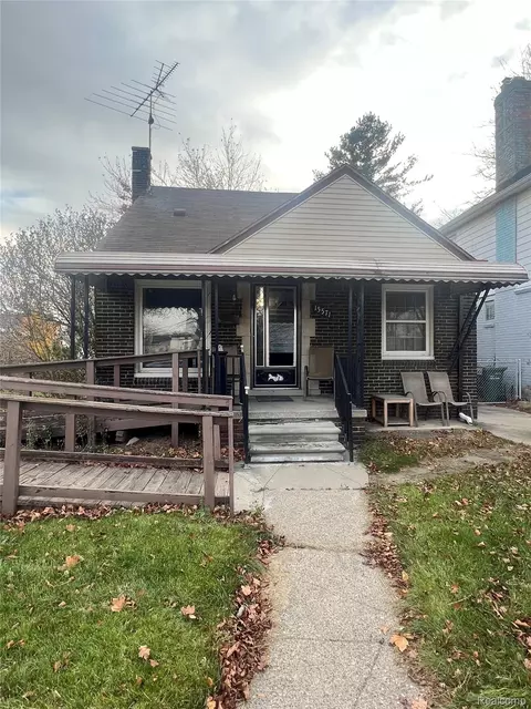 15571 White Ave, Allen Park, MI 48101
