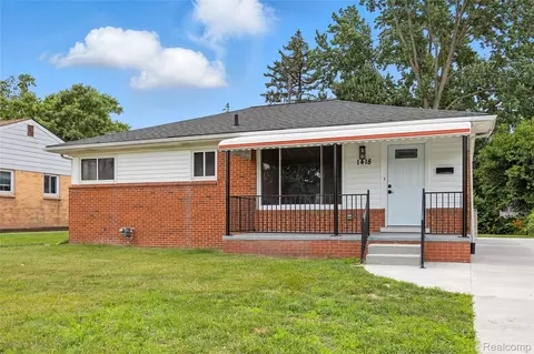 1418 W 13 Mile Rd W, Royal Oak, MI 48073