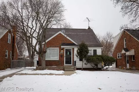 19935 Damman St, Harper Woods, MI 48225