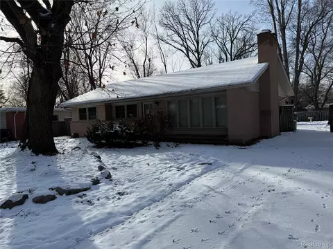 29863 Fall River Rd, Southfield, MI 48076