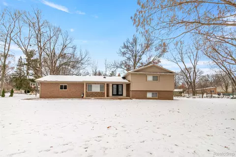 41925 South Dr, Canton, MI 48188