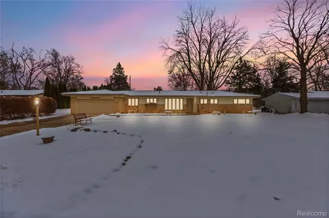 32336 Tareyton St, Farmington, MI 48334