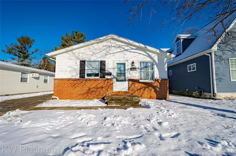 1733 Whipple St, Port Huron, MI 48060
