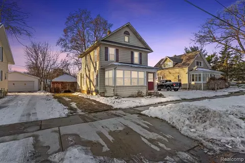 311 N Main St, Webberville, MI 48892