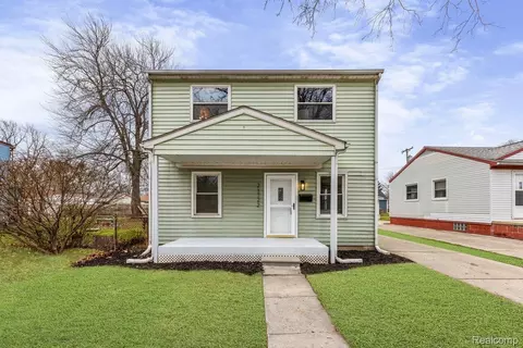 21722 Rosedale St, Saint Clair Shores, MI 48080