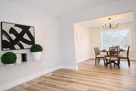 Dining - 14851 Williamsburg Dr, Riverview, MI 48193 photo 1 of 3
