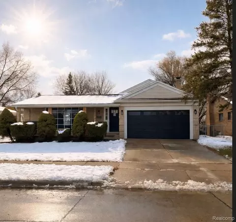 14851 Williamsburg Dr, Riverview, MI 48193