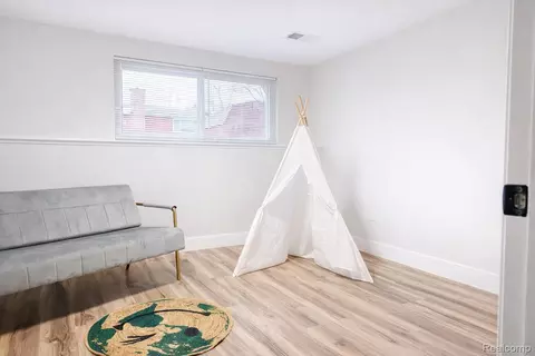 Bedroom - 14851 Williamsburg Dr, Riverview, MI 48193 photo 1 of 2