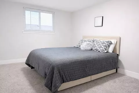 Bedroom - 14851 Williamsburg Dr, Riverview, MI 48193 photo 2 of 2