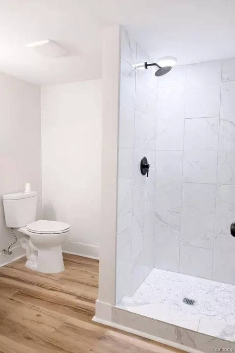Bath - 14851 Williamsburg Dr, Riverview, MI 48193 photo 1 of 5