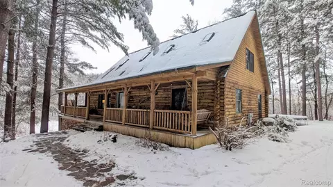 3710 Arivaca Dr, Millington, MI 48746