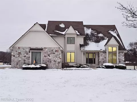 23237 Evan Ct, Huron, MI 48164