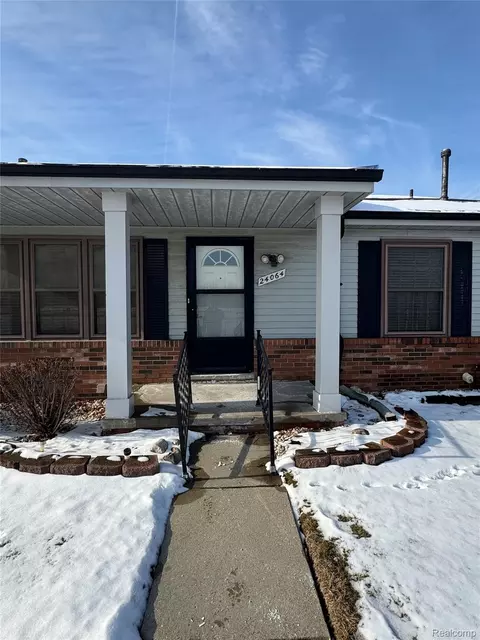 24064 Greenhill Rd, Warren, MI 48091