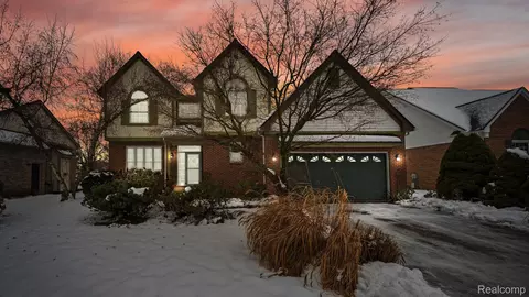 4160 Silverleaf Dr, Pittsfield, MI 48197