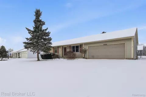 8152 Fox Hollow Rd, Goodrich, MI 48438