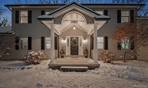 8301 Hyne Rd, Brighton, MI 48114
