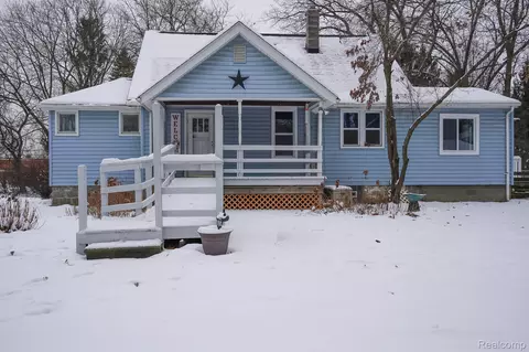 21115 East St, Southfield, MI 48033