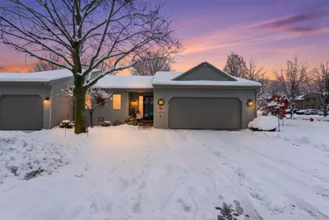 68 Pine Grove Dr, Frankenmuth, MI 48734