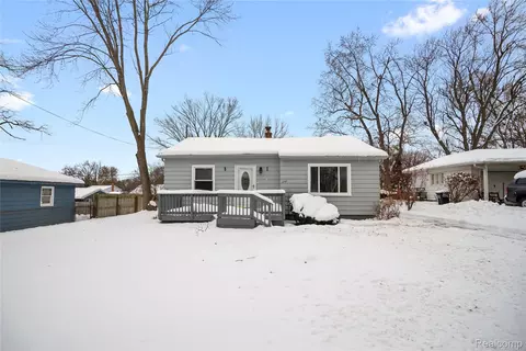 242 Preston Ave, Waterford, MI 48328