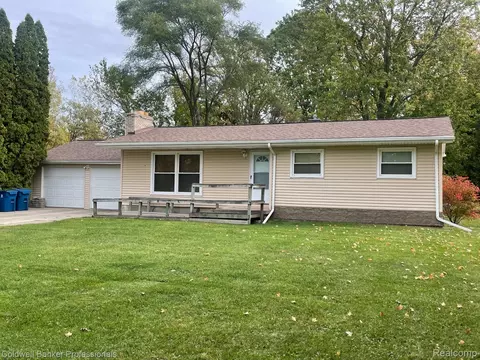 7071 Brittwood Ln, Flint, MI 48507