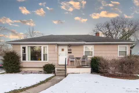 21858 Pleasant Ave, Eastpointe, MI 48021