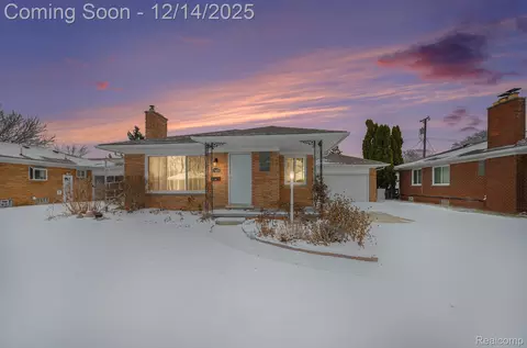 17409 Collinson Ave, Eastpointe, MI 48021