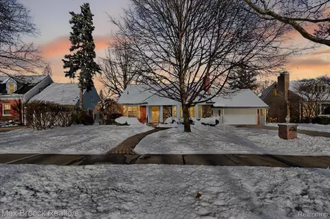 1509 Yorkshire Rd, Birmingham, MI 48009
