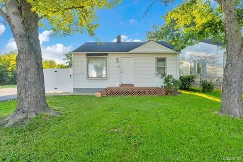 6837 Middlebelt Rd, Romulus, MI 48174