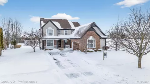 778 W Peninsula Ct, Oxford, MI 48371