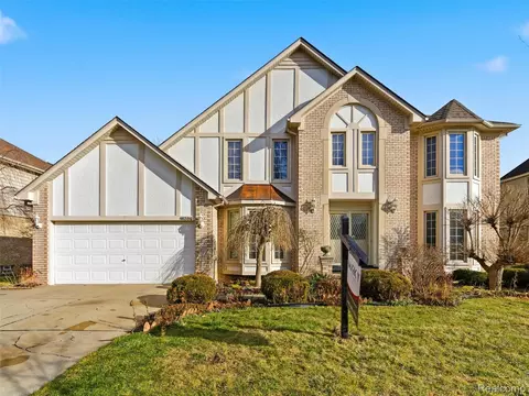 46386 Jackson Dr, Macomb, MI 48044