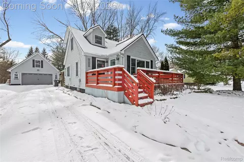 33685 Orangelawn St, Livonia, MI 48150