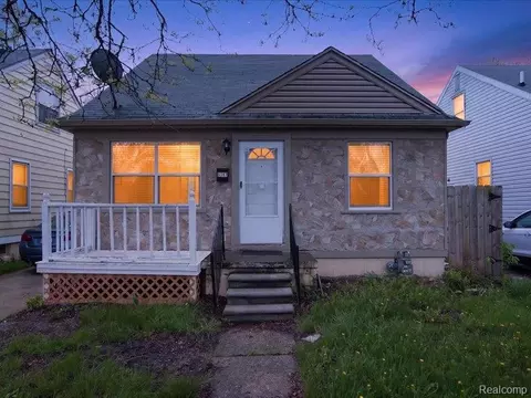 6387 Auburn St, Detroit, MI 48228