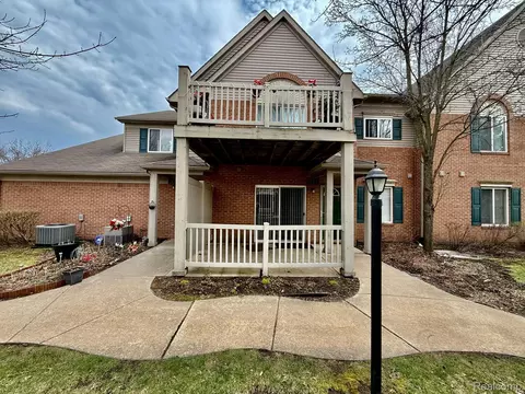 314 Marigold Cir, Westland, MI 48185